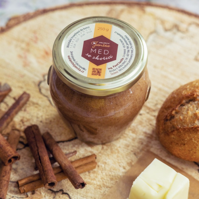 Med se skořicí 250g