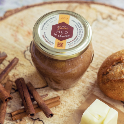 Med se skořicí 250g